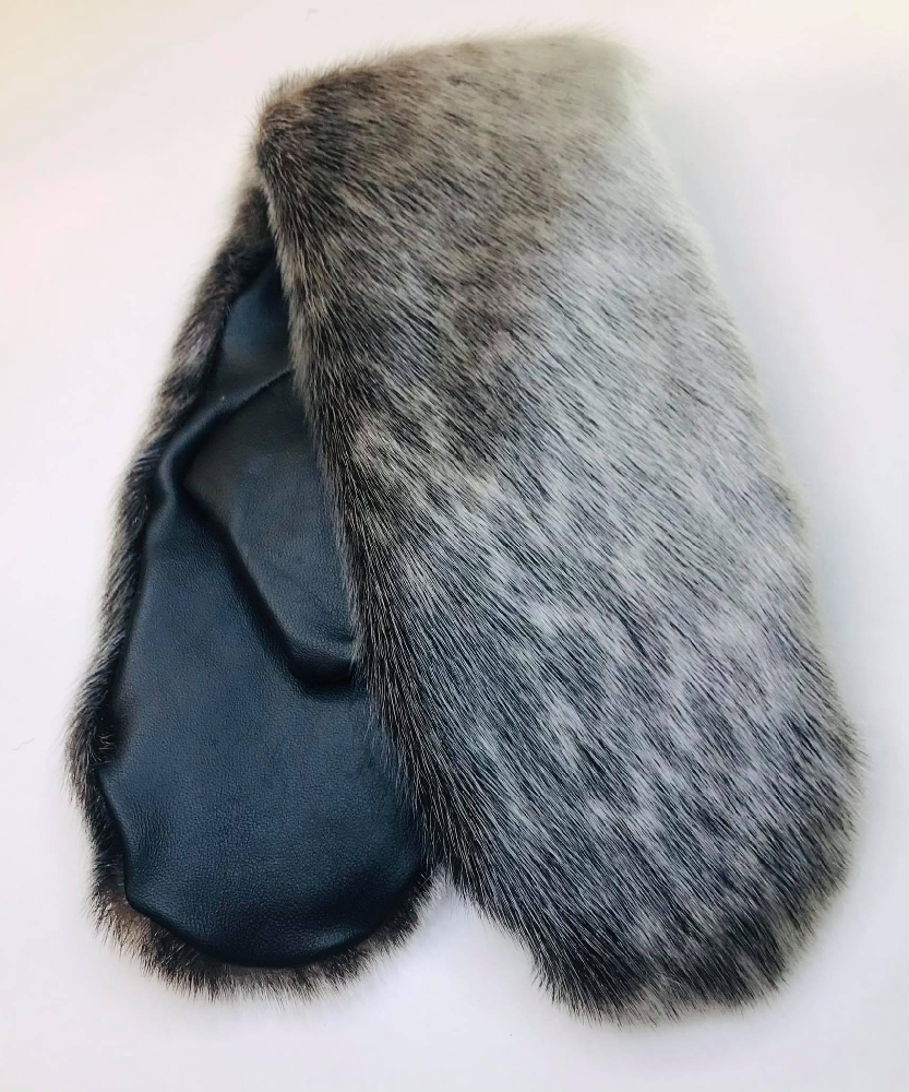 Aput Mittens with Leather, Natural Ringed Seal - Image 5