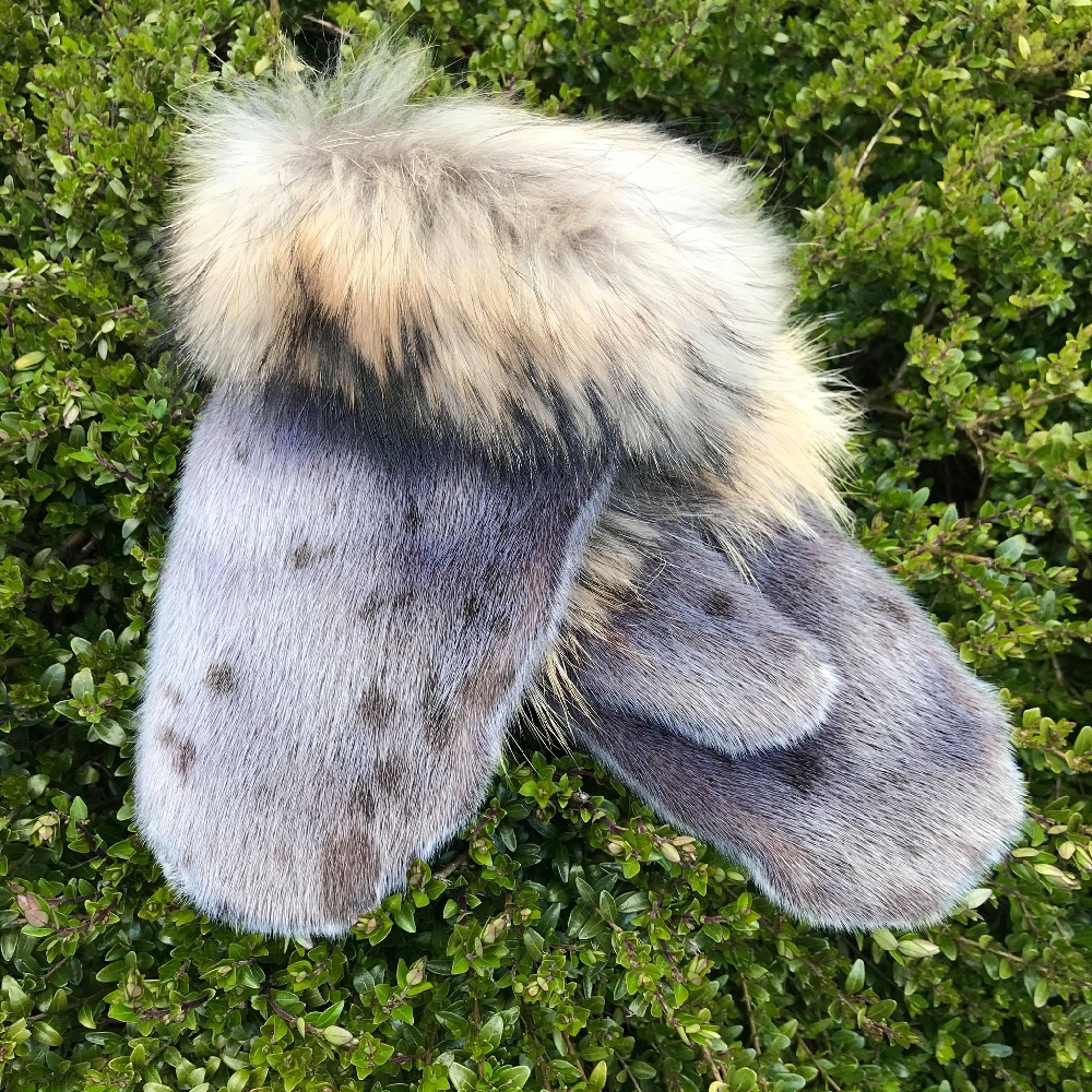 Sermeq Mittens, Harp Seal Natural - Image 5