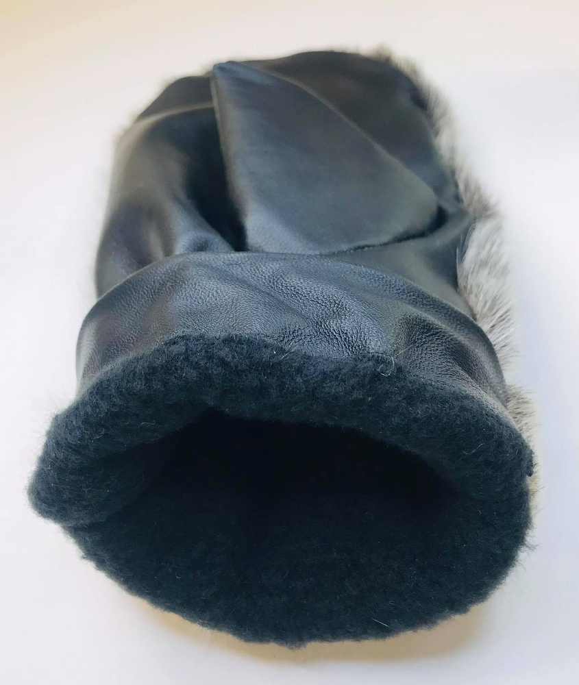 Aput Mittens with Leather, Natural Ringed Seal - Image 4