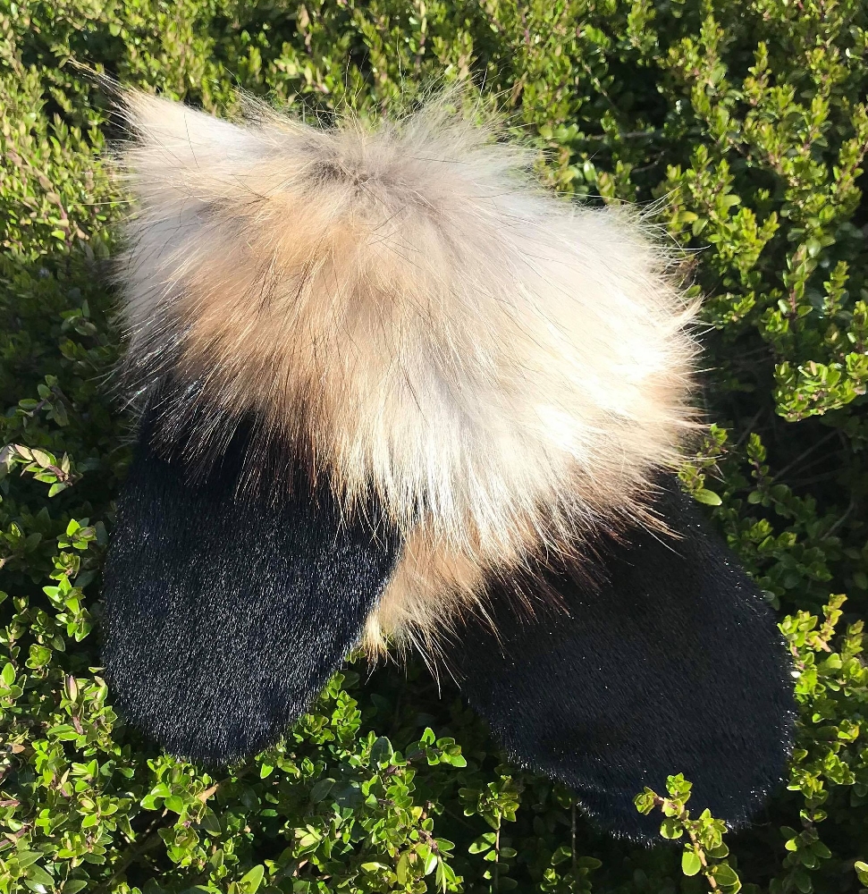Sermeq Mittens, Black - Image 4