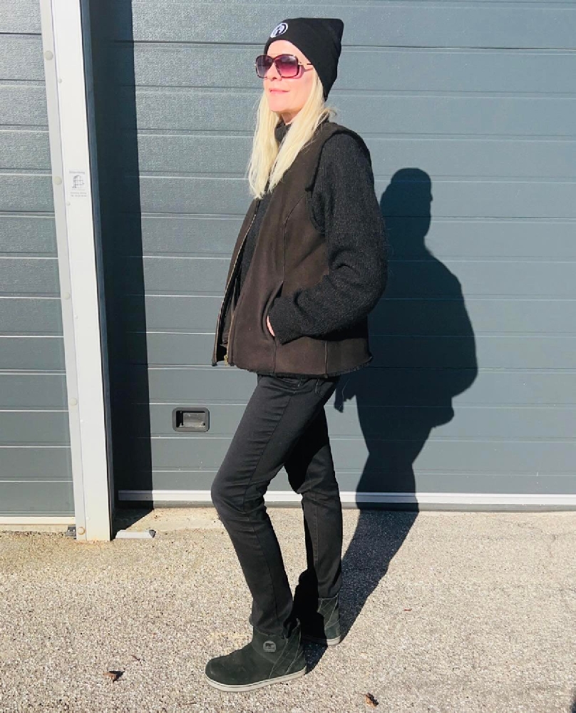 Sava Shearling Vest, Black - Image 6