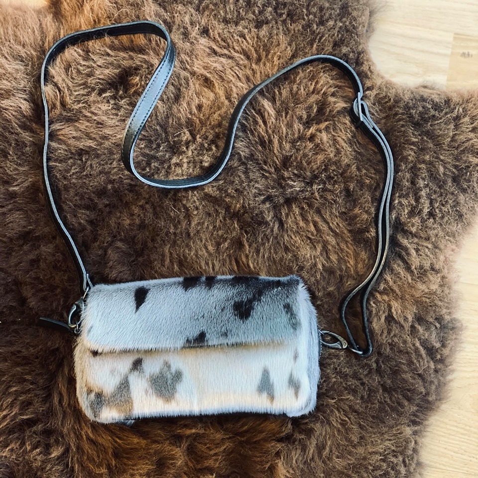 Ussing Day Bag, Natural Harp Seal - Image 3