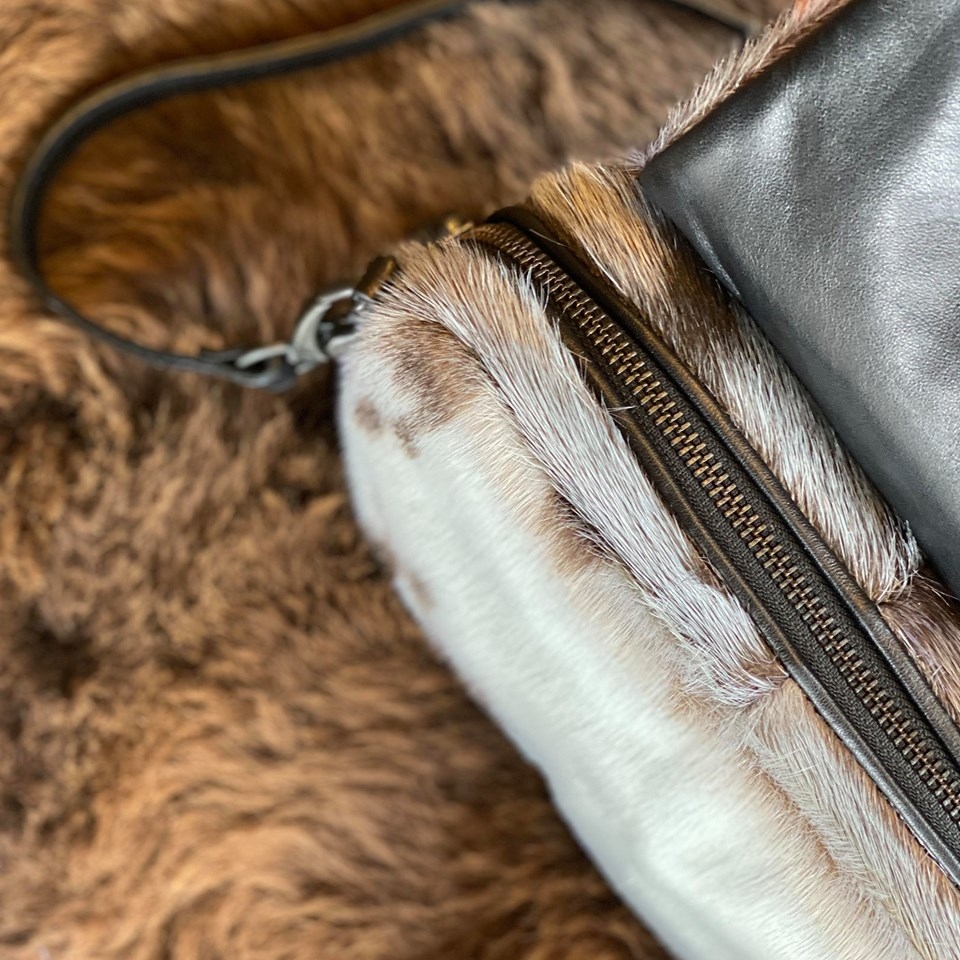 Ussing Day Bag, Natural Harp Seal - Image 4