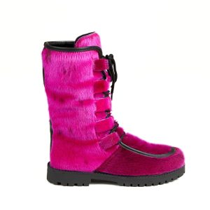 AKA, Sælskinds Støvle, Pink